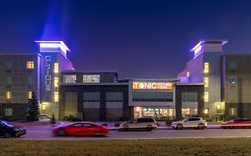 Applause Hotel Calgary Airport By Clique